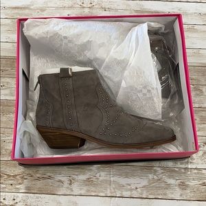 New in box grey ankle booties